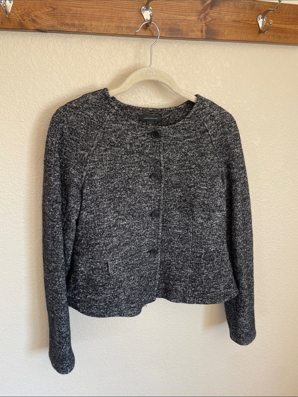 Ann Taylor Charcoal Gray Button-Front Knit Cardigan 10 Wool Cropped Careerwear